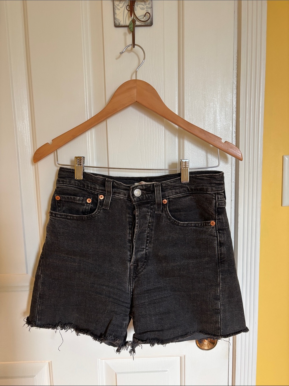 Levi’s Black Wedgie Straight Cut Off Shorts